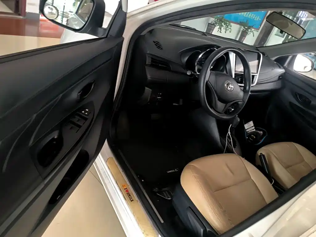 Toyota Yaris L 2019 — фото 16