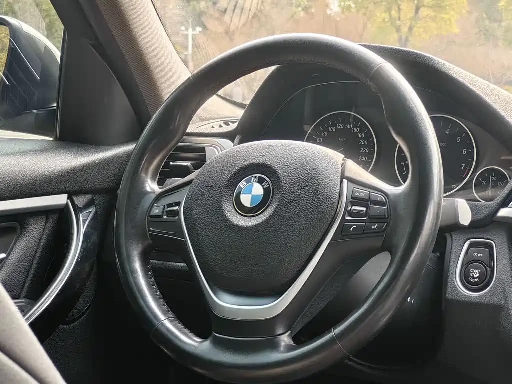 BMW 3 Series 2017 — фото 12