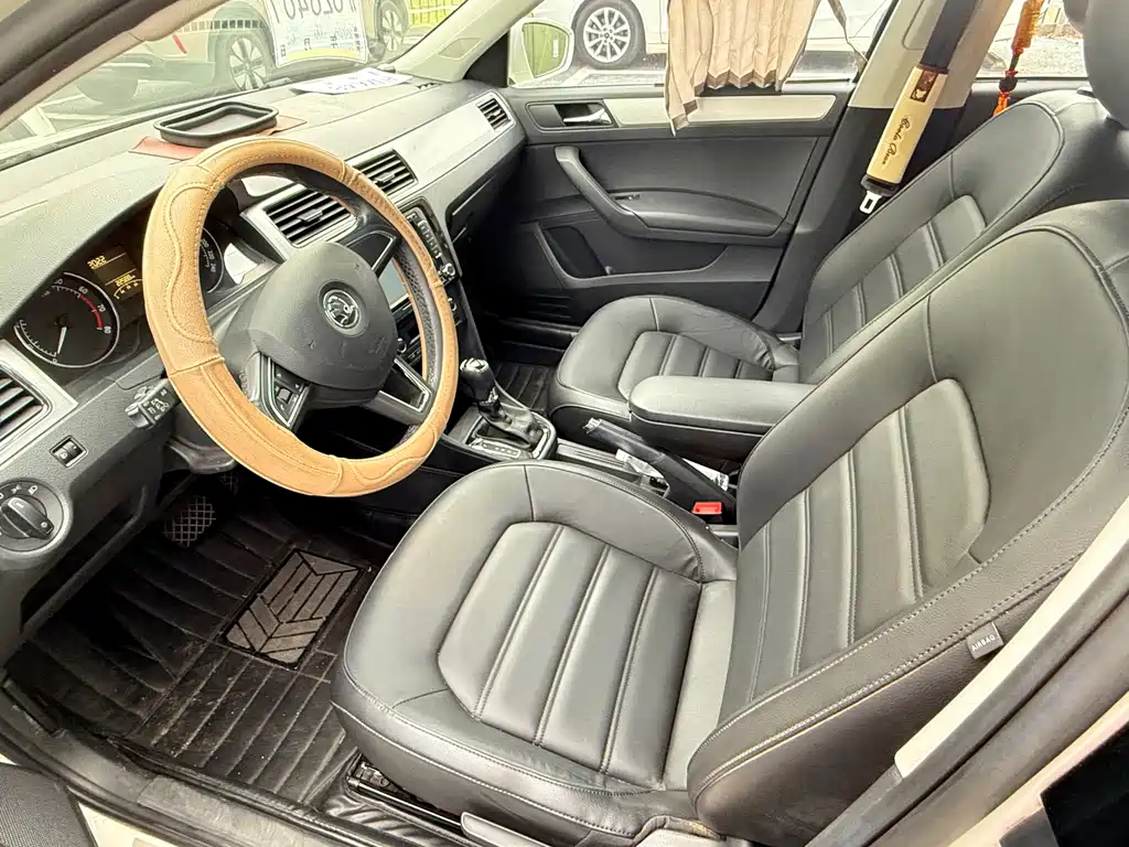 Skoda Rapid Spaceback 2014 — фото 6