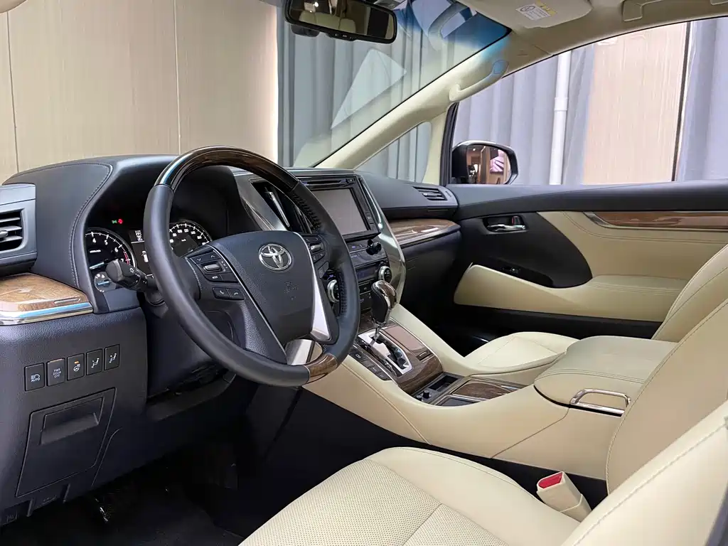 Toyota Alphard 2018