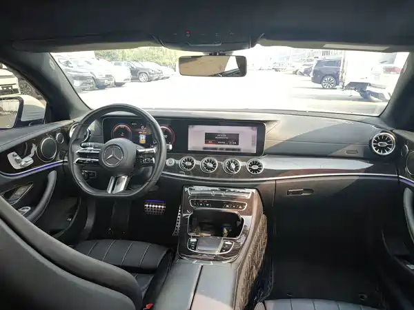 Mercedes-Benz E-Class 2022