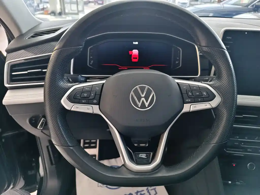 Volkswagen Tiguan L 2023 — фото 3