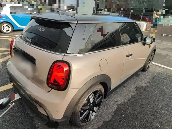 MINI MINI 2022
