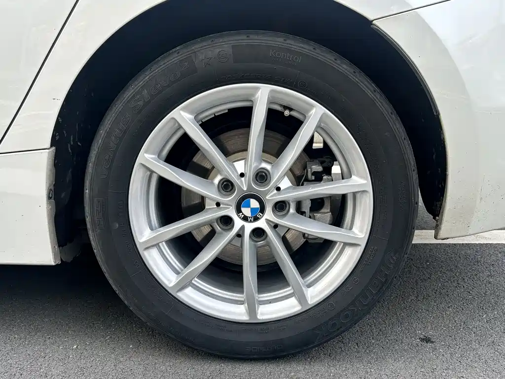 BMW 1 Series 2018 — фото 12
