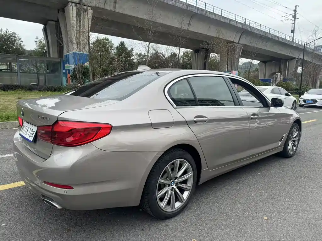 BMW 5 Series 2018 — фото 8