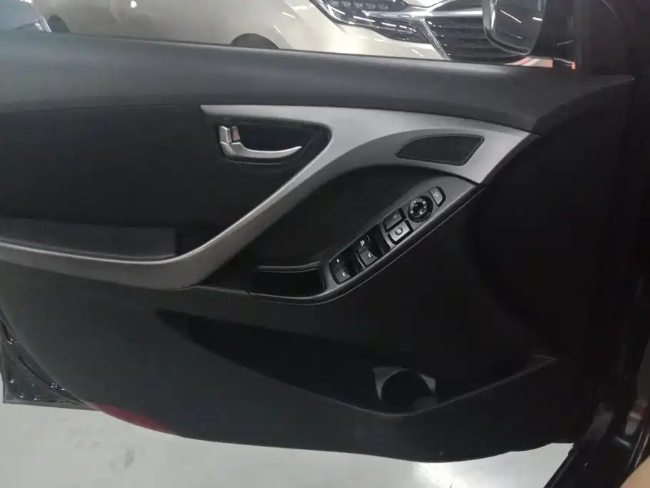 Hyundai Elantra Langdong 2015 — фото 7