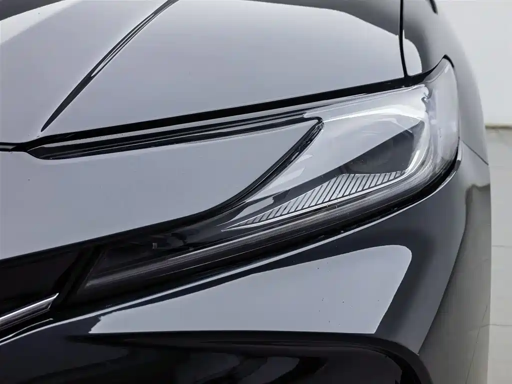 Toyota Camry 2025 — фото 7