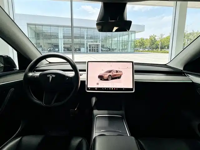 Tesla Model Y 2024 — фото 8