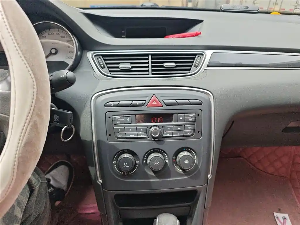 Peugeot 308 2015 — фото 14