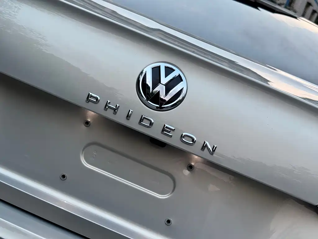 Volkswagen Phideon 2018 — фото 23