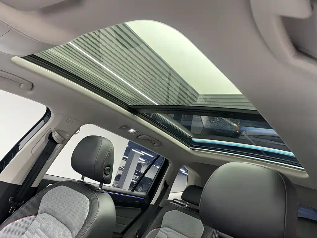 Volkswagen Tiguan L 2023 — фото 11