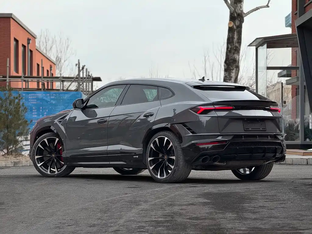 Lamborghini Urus 2023 — фото 15