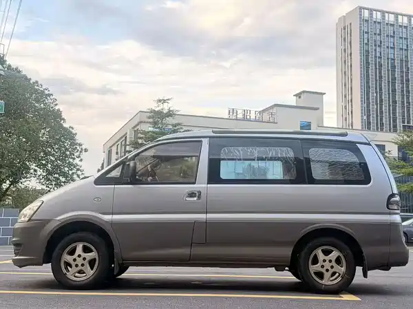 Dongfeng Lingzhi 2015