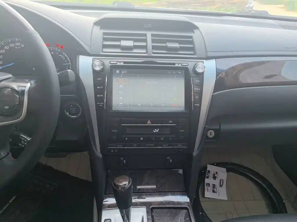 Toyota Camry 2016 — фото 10