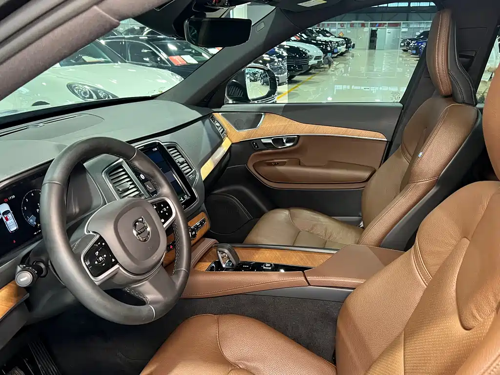 Volvo XC90 2022 — фото 16