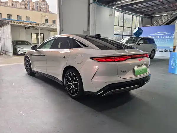 BYD Han L 2025