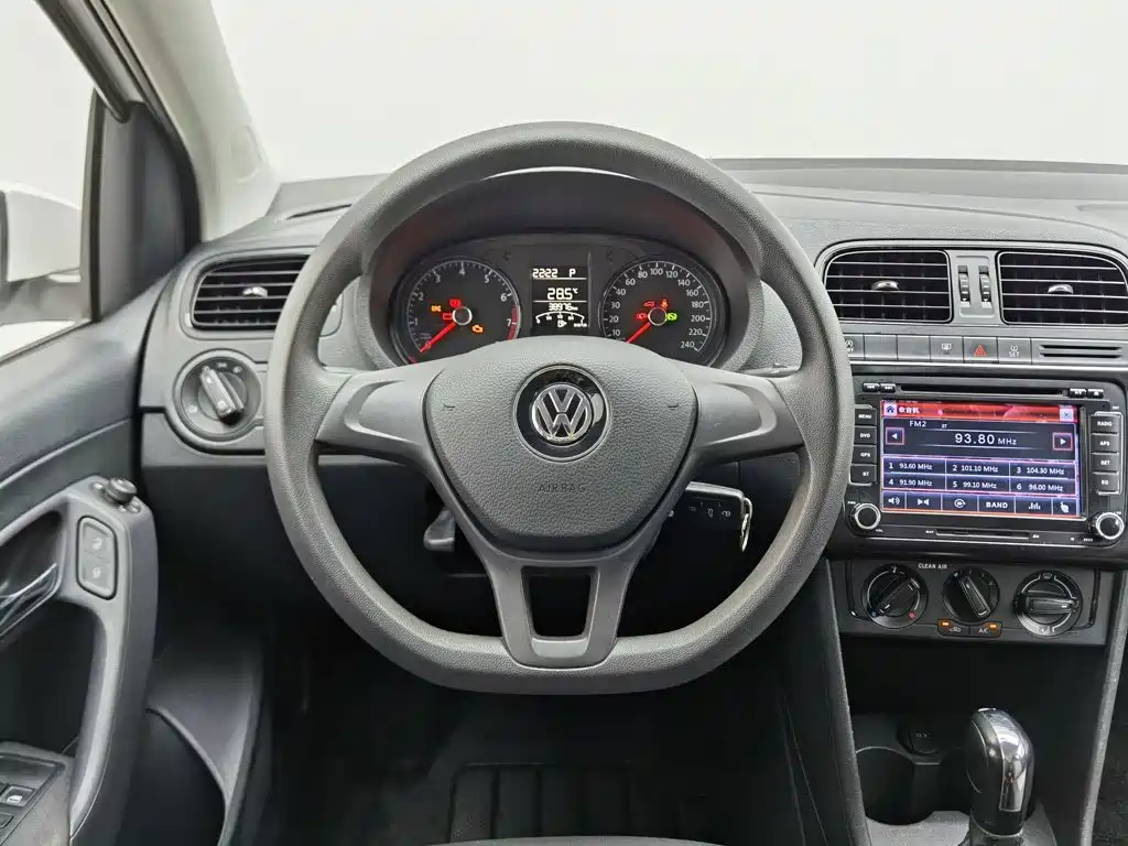 Volkswagen Polo 2018 — фото 11