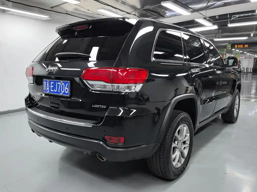 Jeep Grand Cherokee 2017 — фото 16