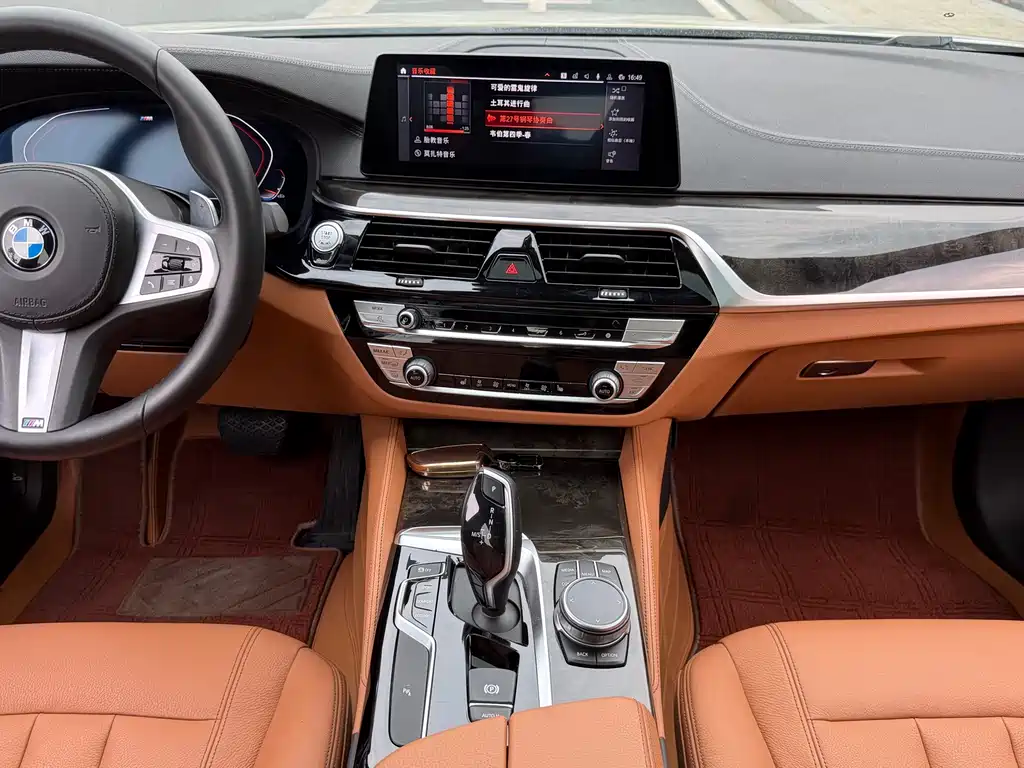 BMW 5 Series 2020 — фото 12