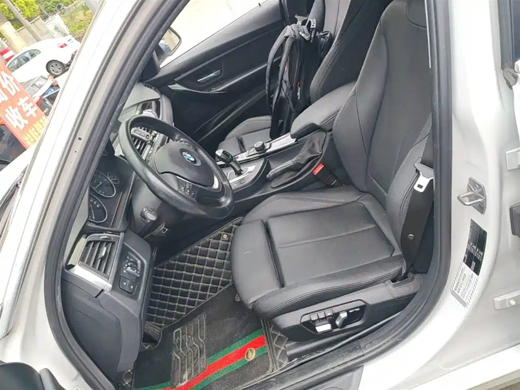BMW 3 Series 2018 — фото 15
