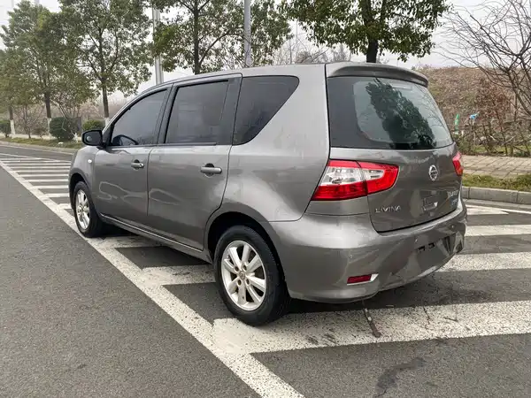 Nissan Livina 2013