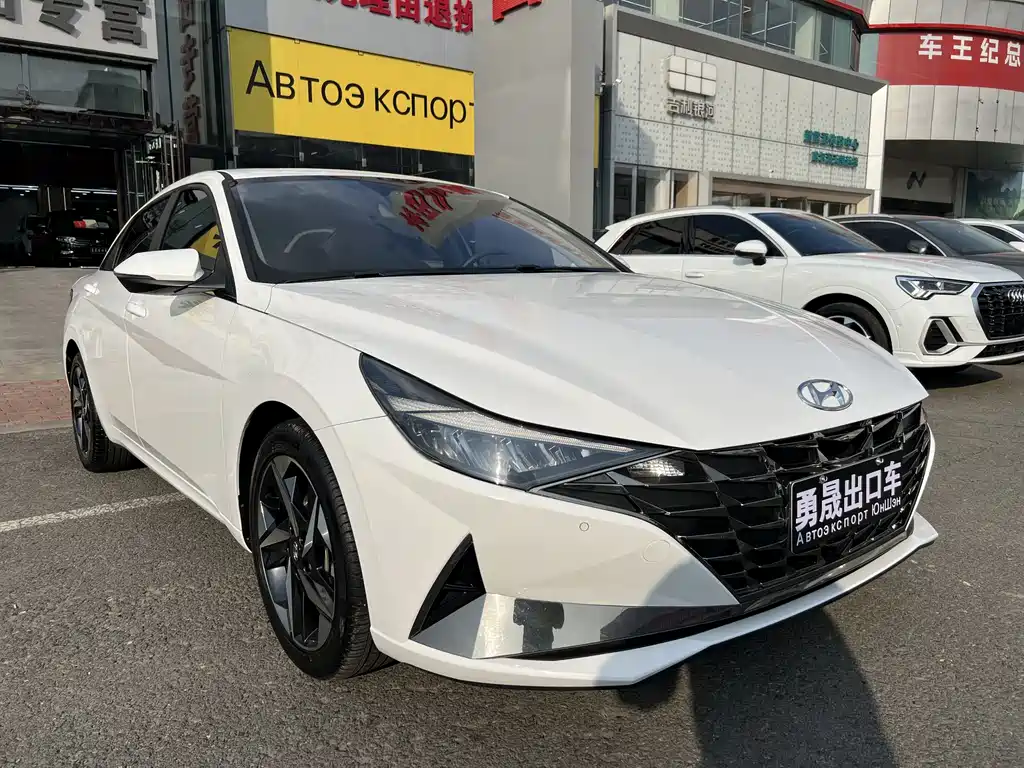 Hyundai Elantra 2023 — фото 3