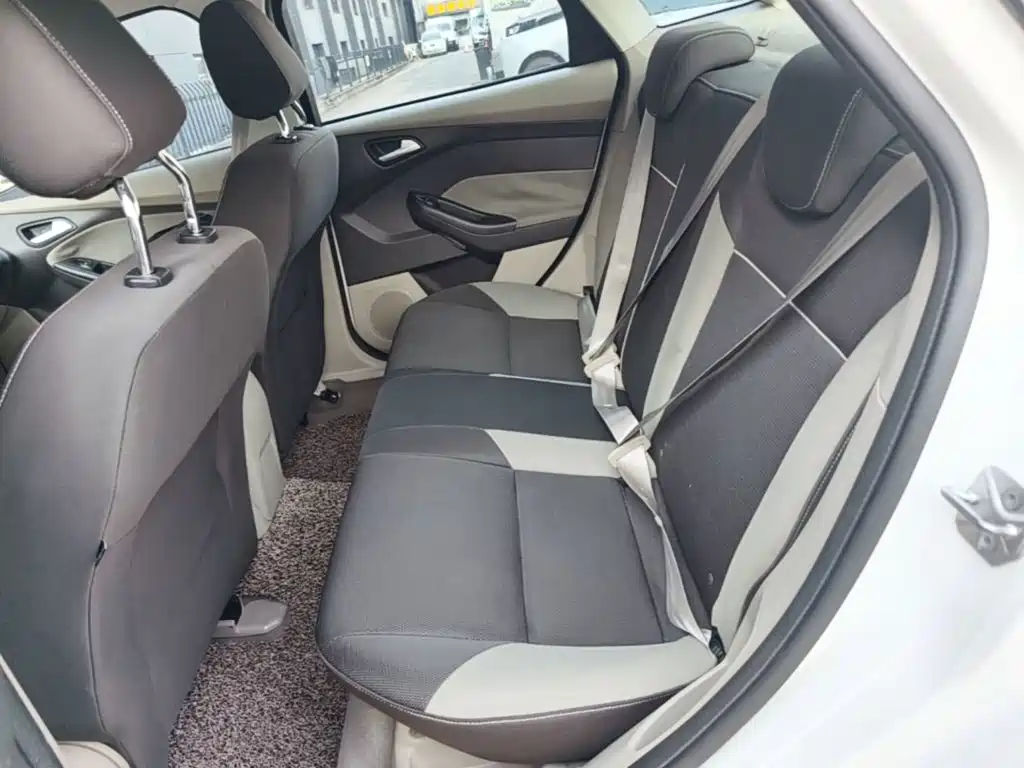 Ford Focus 2015 — фото 17