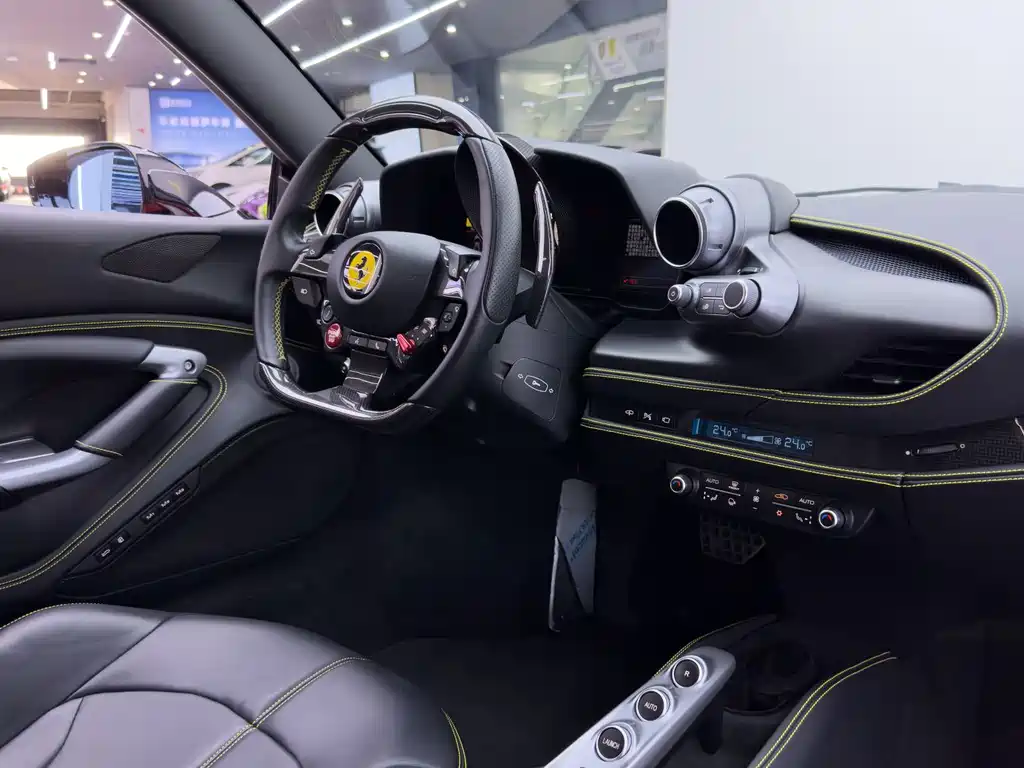 Ferrari F8 2021 — фото 15