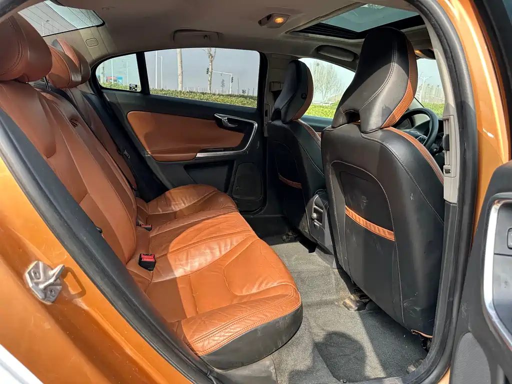 Volvo S60 2015 — фото 15