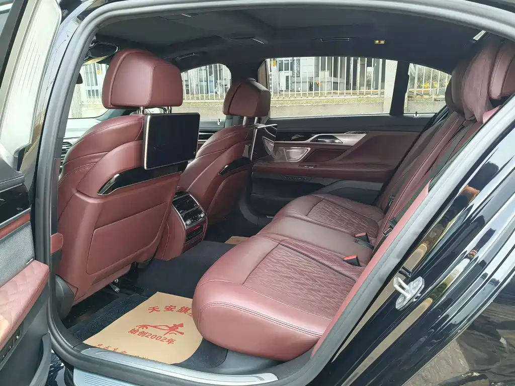 BMW 7 Series 2019 — фото 16