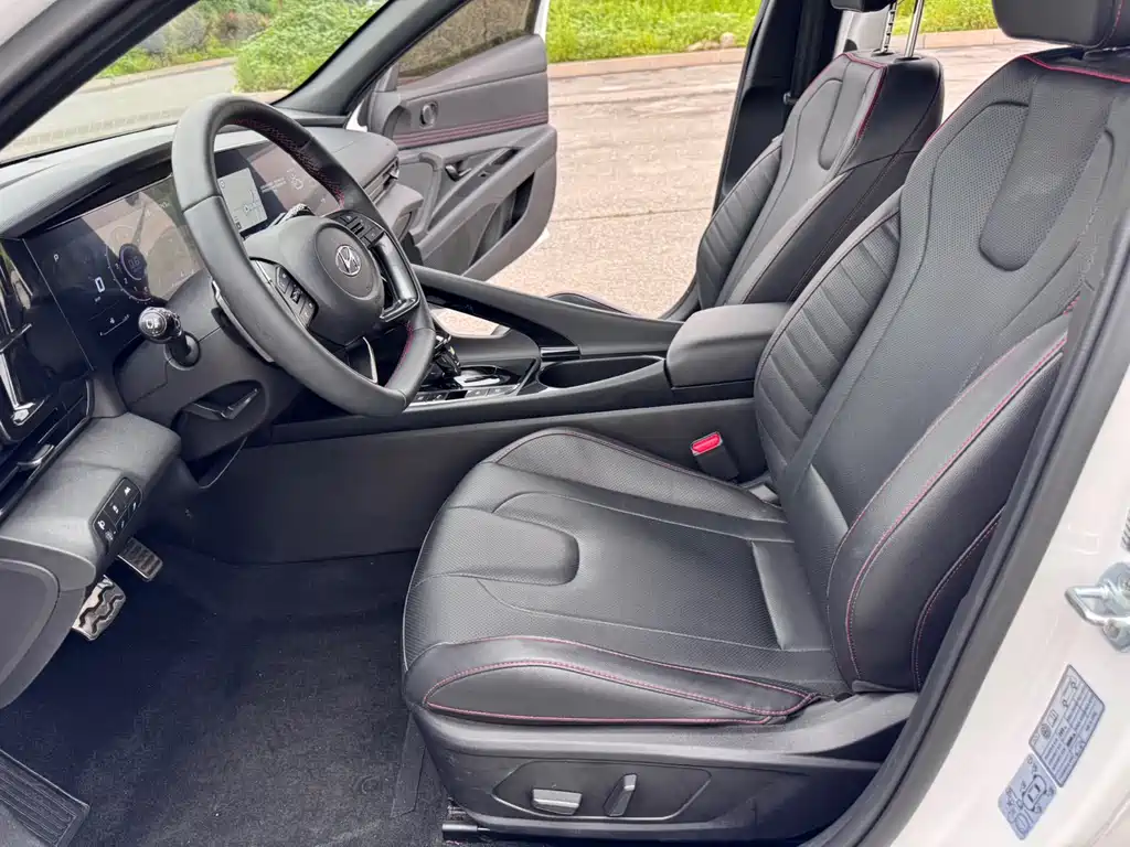 Hyundai Elantra 2023 — фото 13