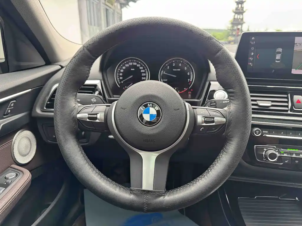BMW 1 Series 2022 — фото 11