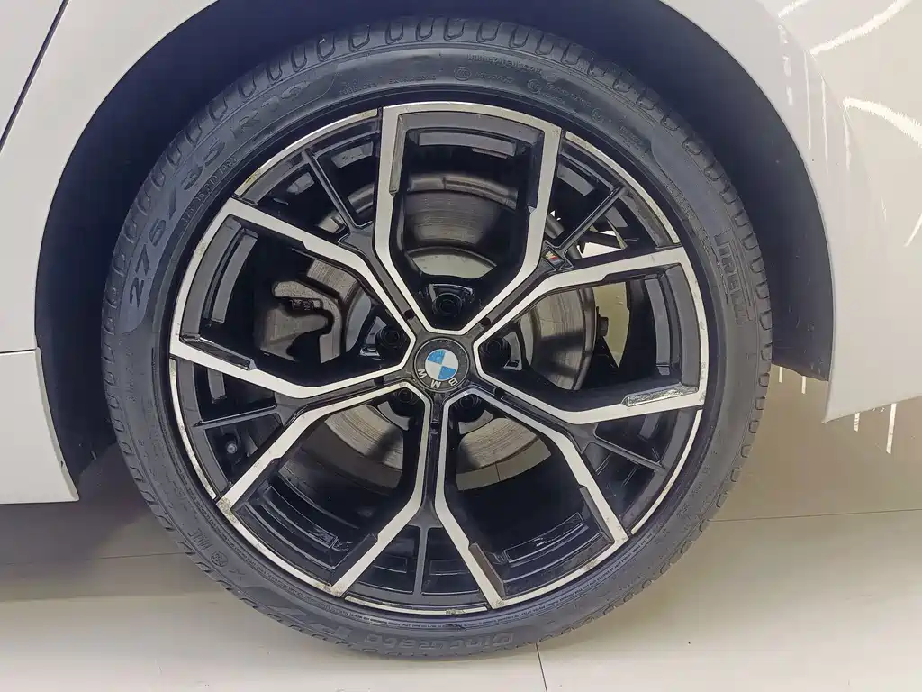 BMW 5 Series 2019 — фото 19