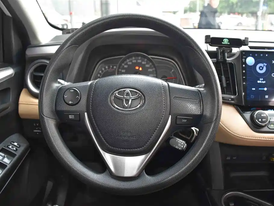 Toyota RAV4 2019 — фото 16