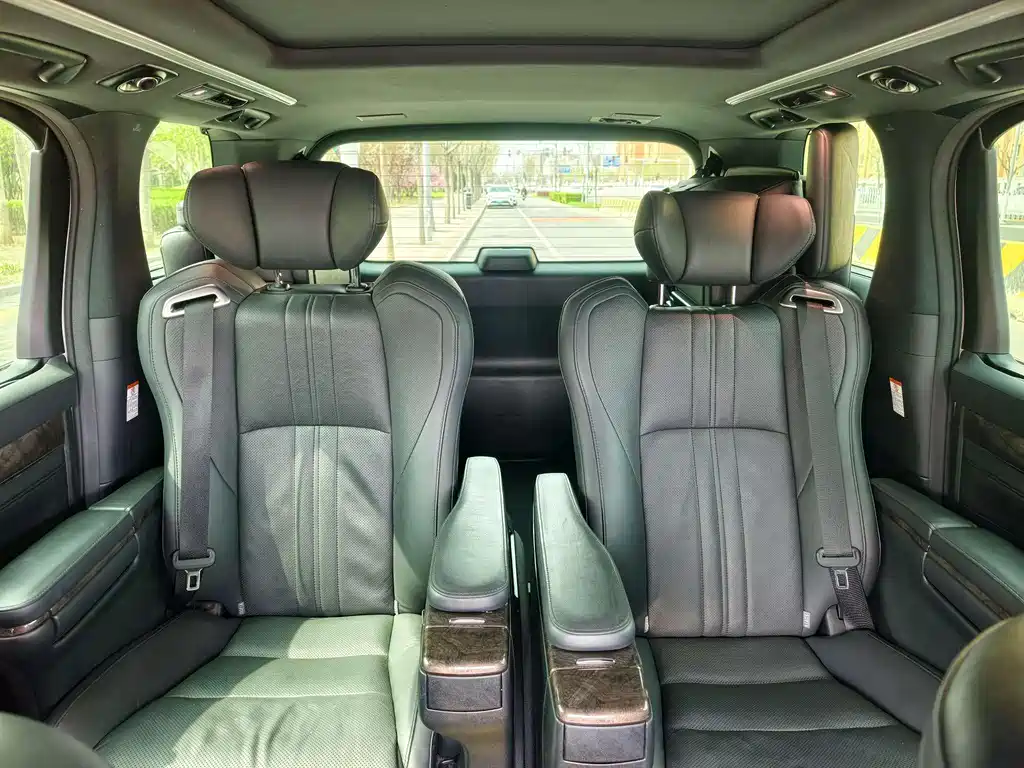 Toyota Alphard 2021 — фото 18