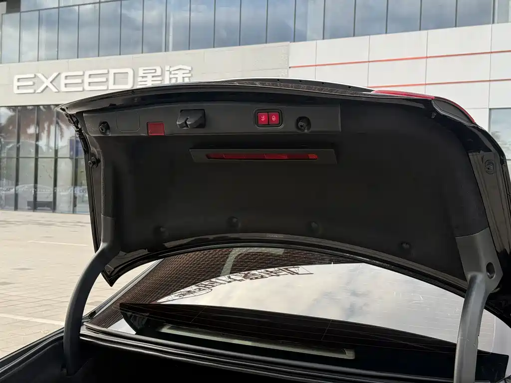 Mercedes-Benz E-Class 2020 — фото 17