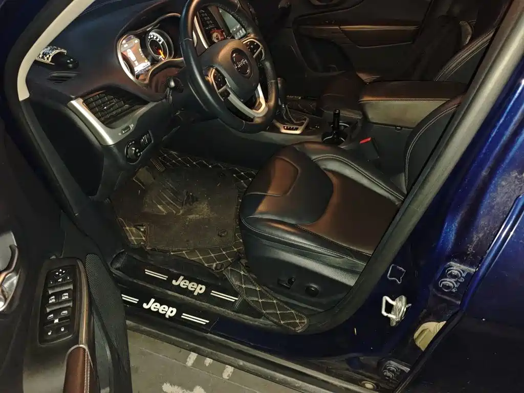 Jeep Cherokee 2016 — фото 14