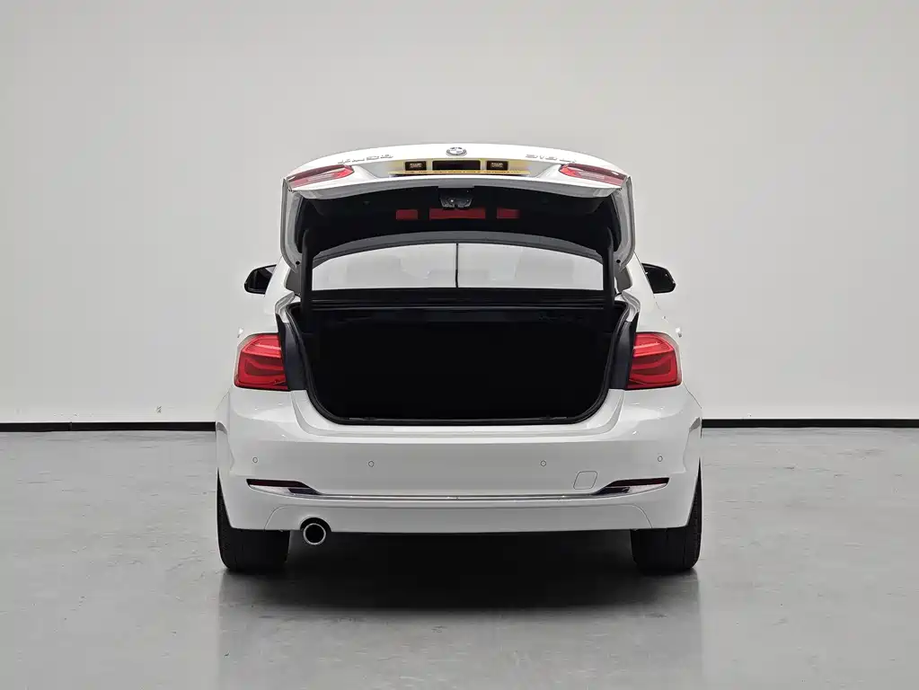 BMW 3 Series 2017 — фото 11