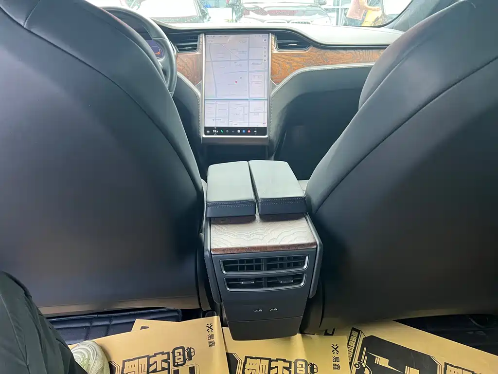Tesla Model S 2019 — фото 11