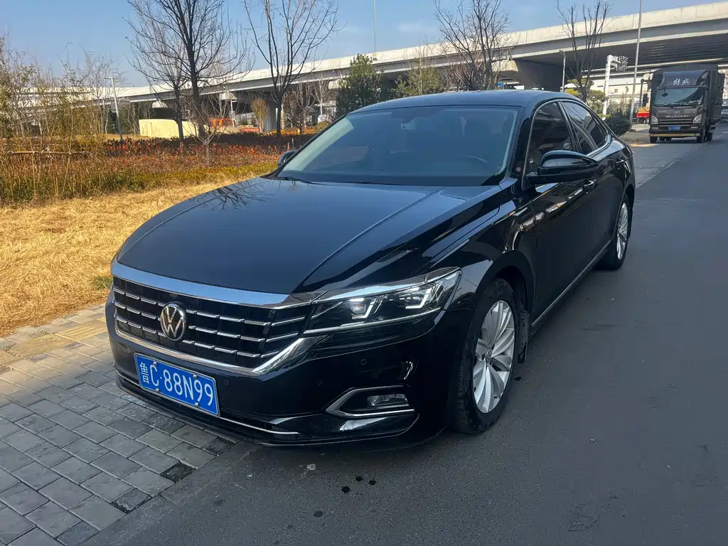 Volkswagen Passat 2019 — фото 1
