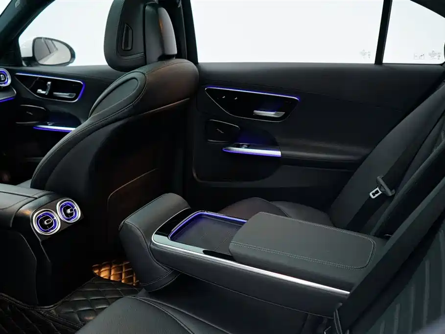 Mercedes-Benz C-Class 2023 — фото 21