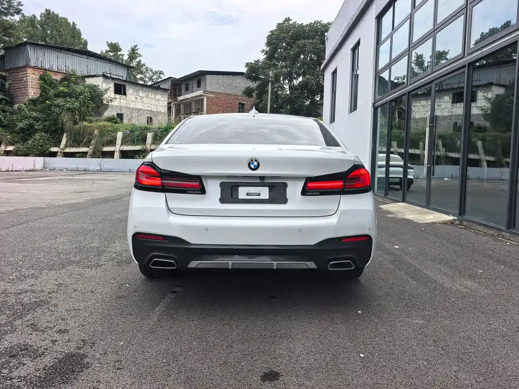 BMW 5 Series 2021 — фото 10