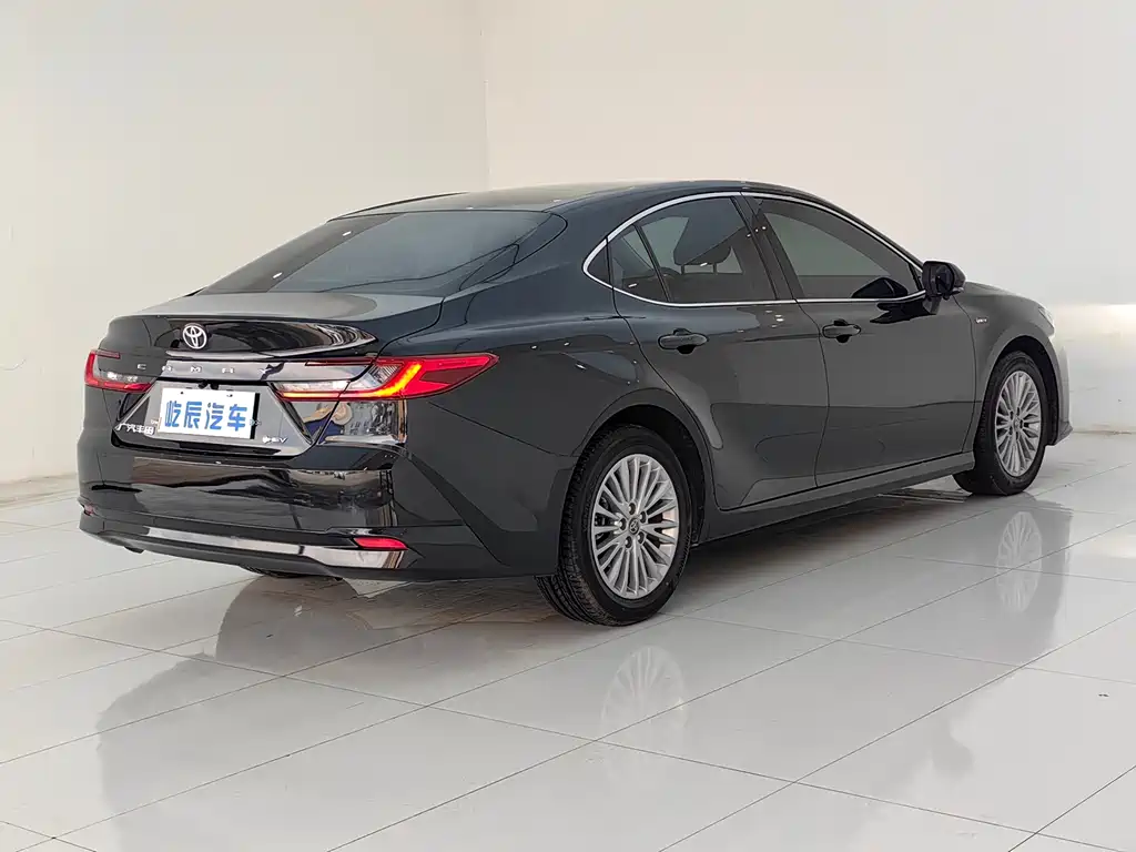 Toyota Camry 2025 — фото 6