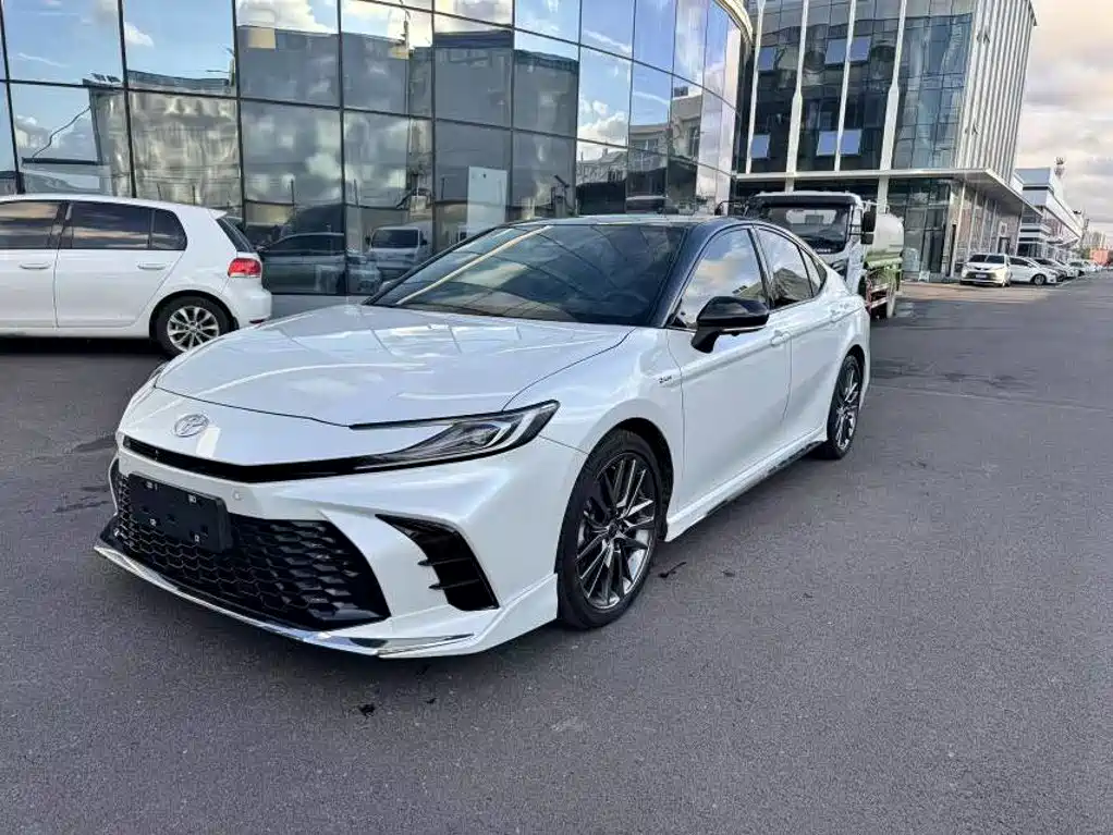 Toyota Camry 2024 — фото 1