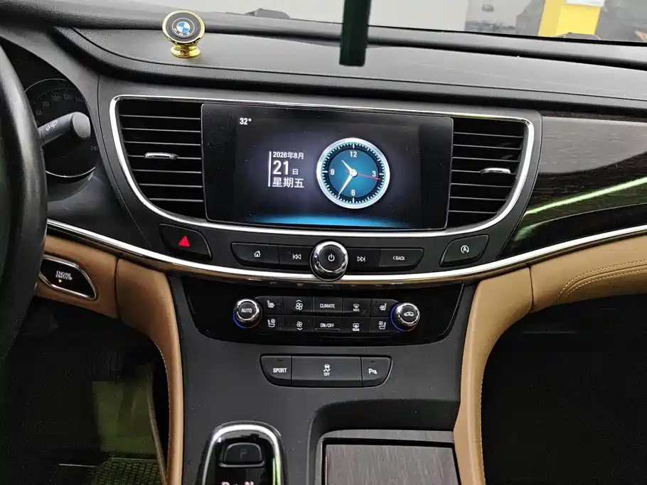 Buick LaCrosse 2017 — фото 13