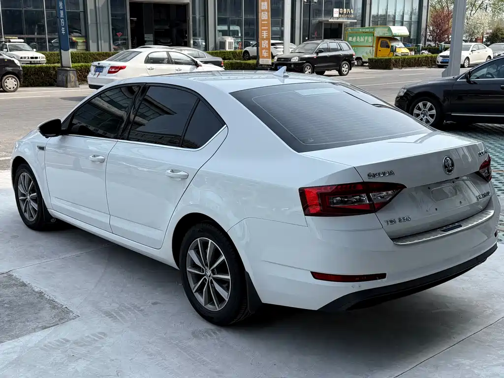 Skoda Octavia 2018 — фото 4