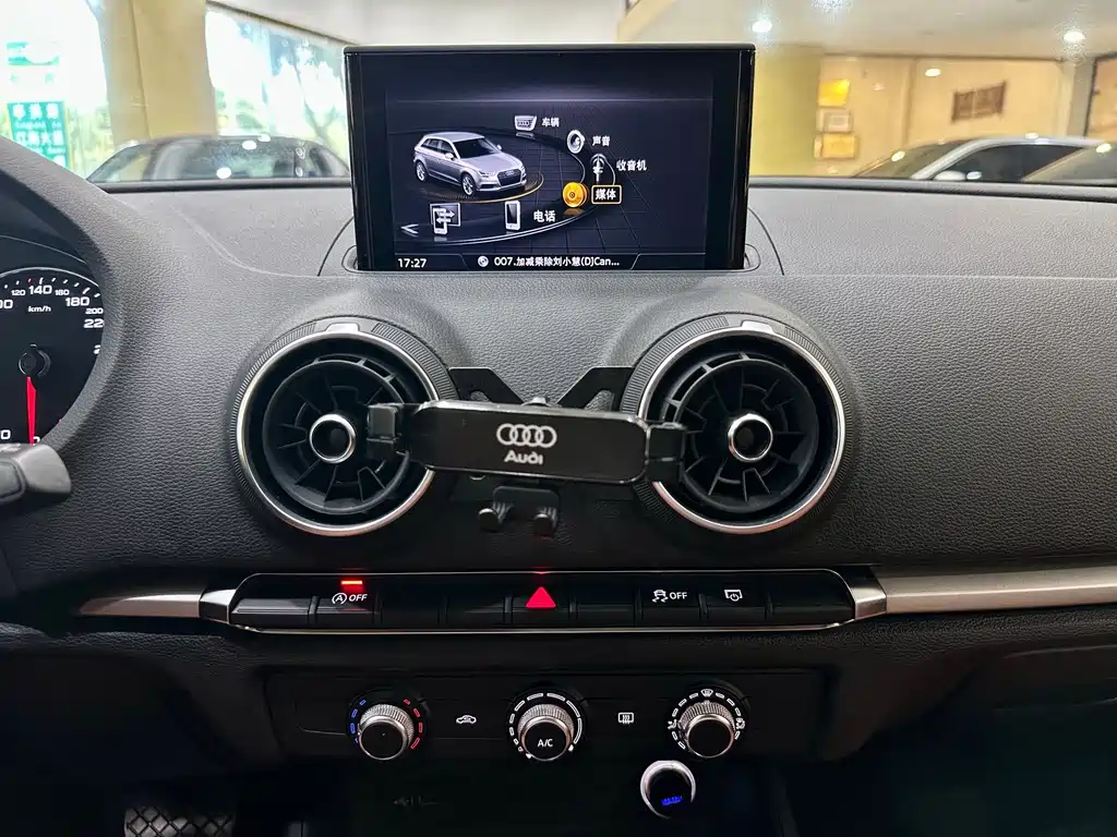 Audi A3 2019 — фото 14