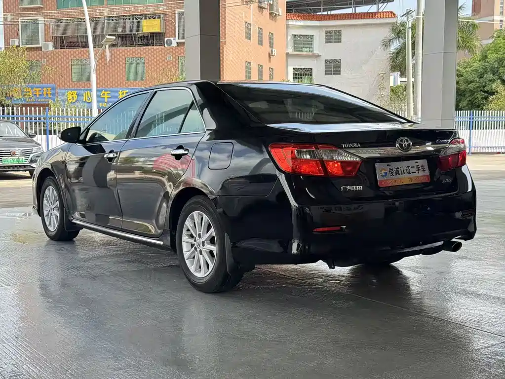 Toyota Camry 2014 — фото 4
