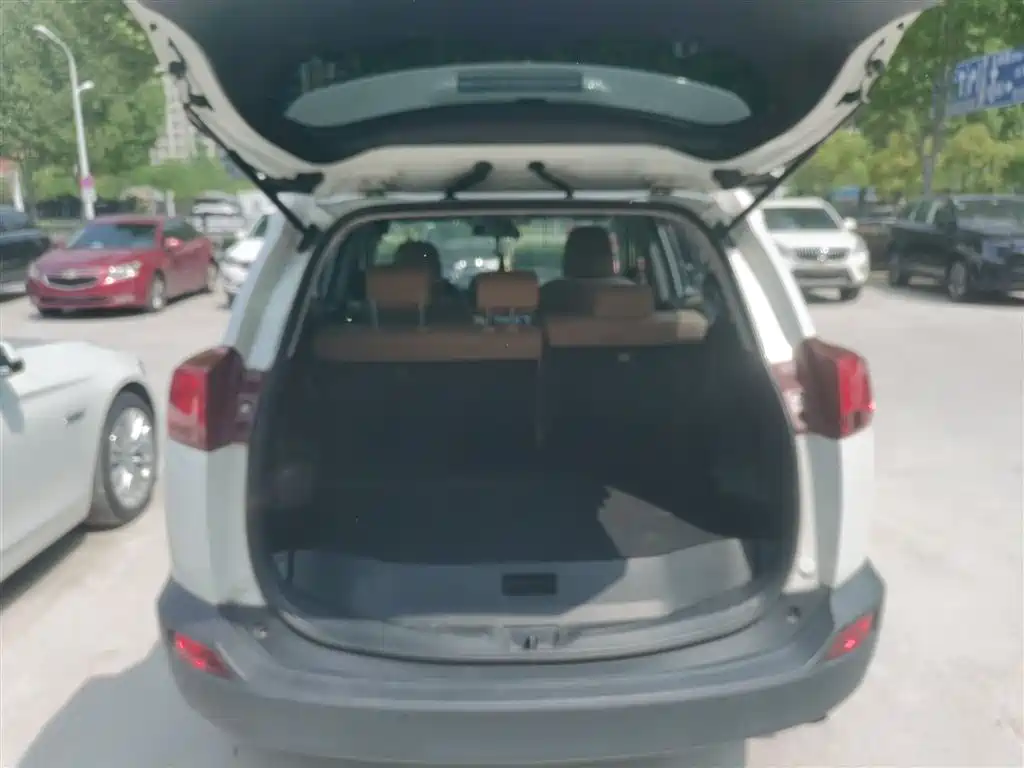 Toyota RAV4 2015 — фото 19