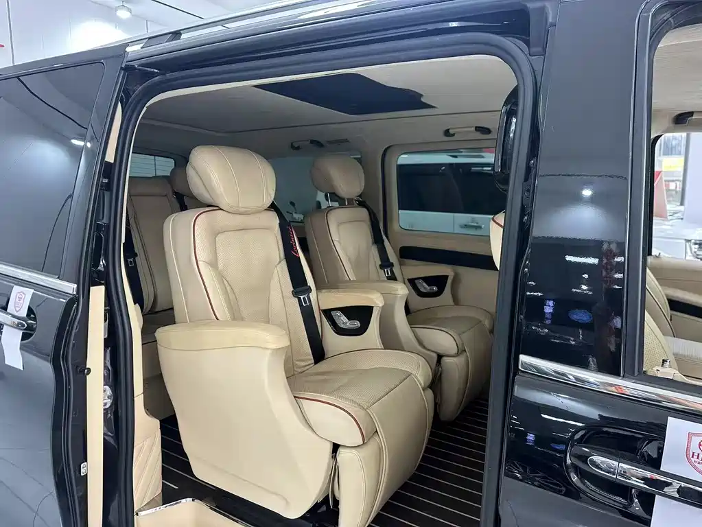 Mercedes-Benz  2018 — фото 11